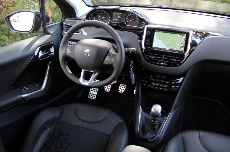  Peugeot 208 5-Door 2012 года  (фото 43 из 73)